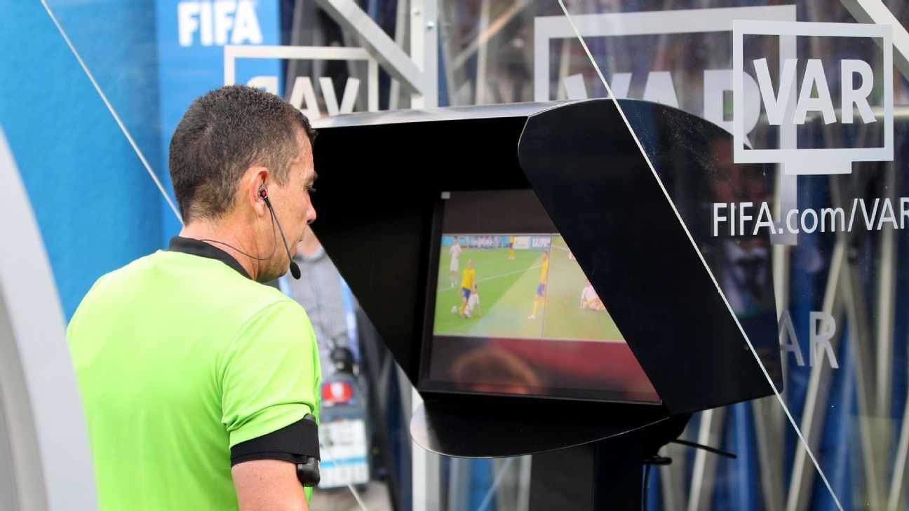 https://www.input.com.vc/wp-content/uploads/2023/04/Tecnologia-do-VAR-auxilia-arbitros-a-tomarem-decisoes-dentro-de-campo.-—-Foto-Divulgacao-FIFA.jpg