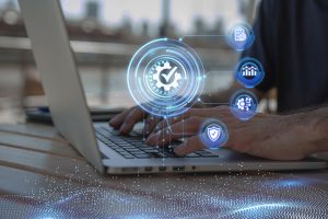 O CRM permite que as empresas gerenciem e acompanhem todas as interações com os clientes em um só lugar.